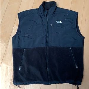 The northface black vest men size XL